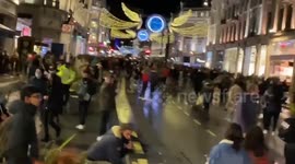 UK: Crowded Central London Amid Tier-4 Lockdown Ahead Of Christmas Holiday