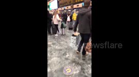UK: Travelers Rush Through Euston Station To Beat Tier-4 Lockdown