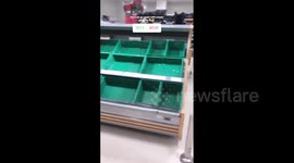 UK: Londoners Flock To Stores Amid Tier 4 Lockdown Before Christmas 2