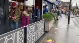 UK: Londoners Flock To Stores Amid Tier 4 Lockdown Before Christmas 4