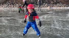 Four-year-old fails at learning how to ice skate in Canada