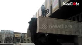 Mind Blowing Jumping stunt with a cycle from the building