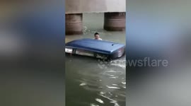 Quick-thinking Chinese men save motorist trapped in car sinking in river