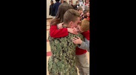 This navy brother pulls off the best homecoming surprise for his siblings