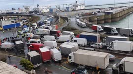 UK travel ban: Frustrated truckers in Dover blare horns in unison