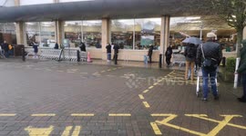 Huge queues at London supermarkets two days before Christmas