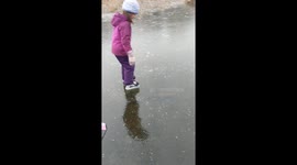 Family captures incredible clip of muskrat swimming under the ice in Minnesota while skating