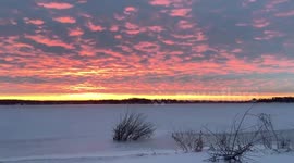 US: Stunning Minnesota’s Orange Gradient Sunrise On Christmas Day