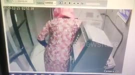 Watch Indian thieves dislodge entire ATM stealing $25,000 in minutes