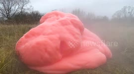 Ukrainian YouTuber creates satisfying 'elephant toothpaste' experiment