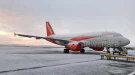 Snow delays aircraft at Manchester airport