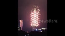 Taiwan: Amazing Countdown Fireworks At Taipei 101 To Welcome 2021 4
