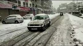 Fresh snowfall disrupts road and air travel in Kashmir