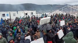 Migrants in Bosnia demand accommodation after camp burns down