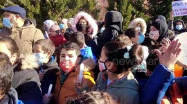 Vecinos de la cañada del real se manifiestan en frente de la empresa de luz naturgy tras cuatro meses sin luz