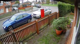 Impatient driver smashes through gap between two cars in Leicester, UK