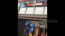 US: Anti-Mask Protesters Storm Shopping Center In Los Angeles 2
