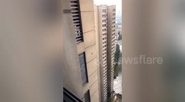 Mouse spotted scaling 30-storey high-rise building in southern China