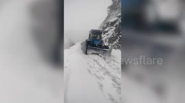 Authorities begin major snow-clearing operation to unblock roads in Kashmir