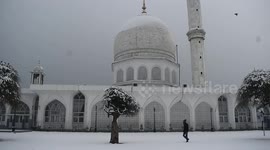 Heavy snowfall in Jammu and Kashmir disrupts travel