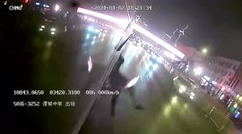 Chinese driver chases down alleged robber for one kilometre after dramatic bus window escape