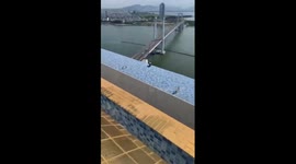 Unique infinity pool is gilded with 24k gold in Vietnam - 24k gold-plated swimming pool