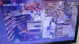 Supermarket wall collapses, injuring one in southern China