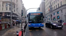 Comienza a nevar en las calles de Madrid