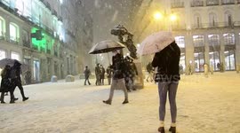 Heaviest snowfall in decades creates travel chaos in Madrid