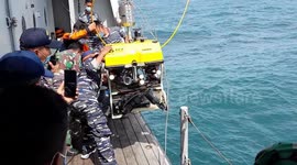 Indonesian search team use underwater vehicle in hunt for black boxes of Sriwijaya plane