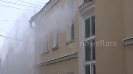 Russian snow-shovelers clear drifts off of Moscow rooftops
