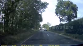 Car Pulls out of Junction almost causing Car Accidens