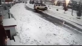 Accident casue slippy road due to heavy snowfall in North Kashmir