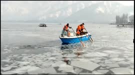 District Administration has deployed SDRF personnel in the Dal Lake, which has frozen due to record low minimum temperature in Kashmir