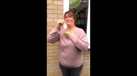UK girls fool their mum with amusing funnel prank