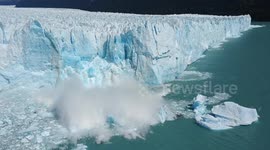 Watch the moment a colossal 70m chunk of ice breaks off Argentina glacier