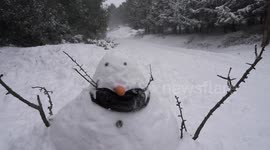 Cold front dumps thick snow on northern Greece