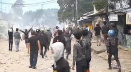 Online argument escalates into large street fight in Indonesia