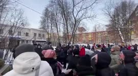 Navalny’s supporters gather outside police station in Moscow