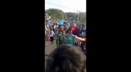 Asked to enter the building, residents who were victims of the earthquake, Mamuju City, West Sulawesi protested to TNI officers.