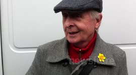 Man Paying His Respects To Thatcher