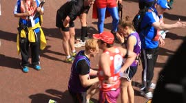 Marriage proposal at the London Marathon
