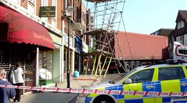 Scaffold hit by lorry in Sevenoaks high street