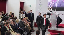 Bill Clinton met Prince Felipe of Spain