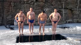 Зимнее купание в Александрии
