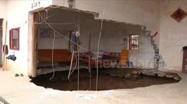 House sinks into groundwater in China