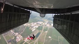 Skydivers dropped from B-17 Flying Fortress