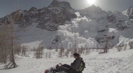 French skiers capture avalanche on camera