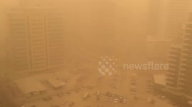 Huge sandstorm in Dubai