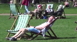 London basks in mini-heatwave